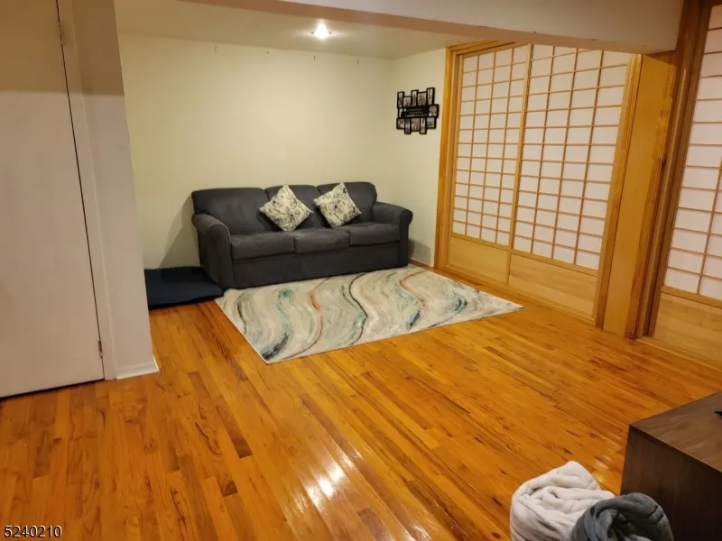 55 Stockton Ct Parsippany-Troy Hills, NJ 07950