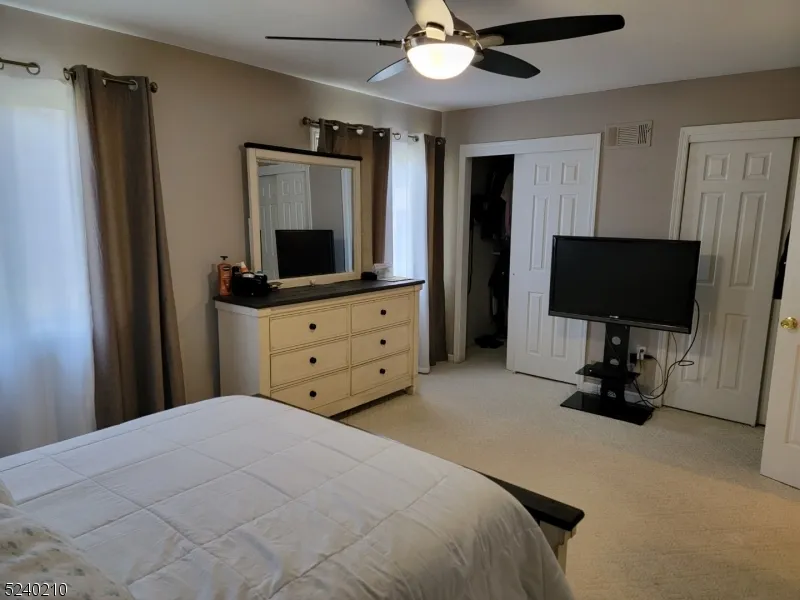 55 Stockton Ct Parsippany-Troy Hills, NJ 07950