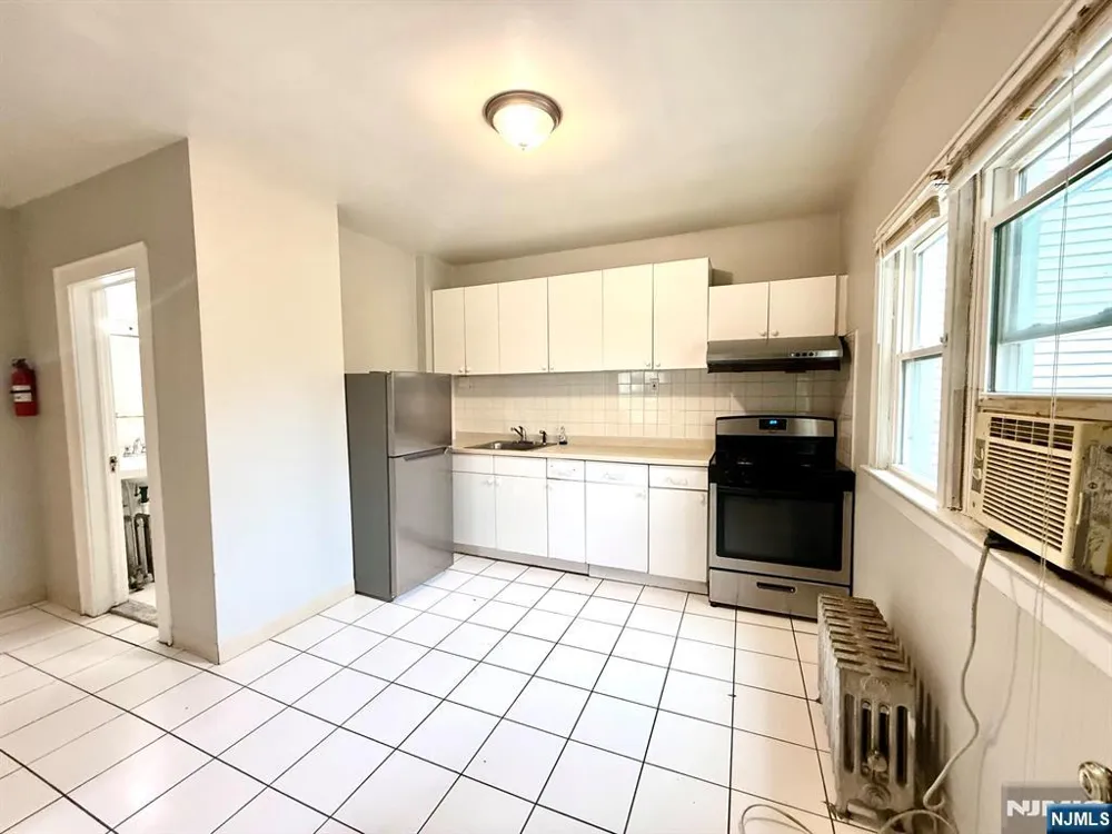 618 JERSEY Street 2 Harrison, NJ 07029