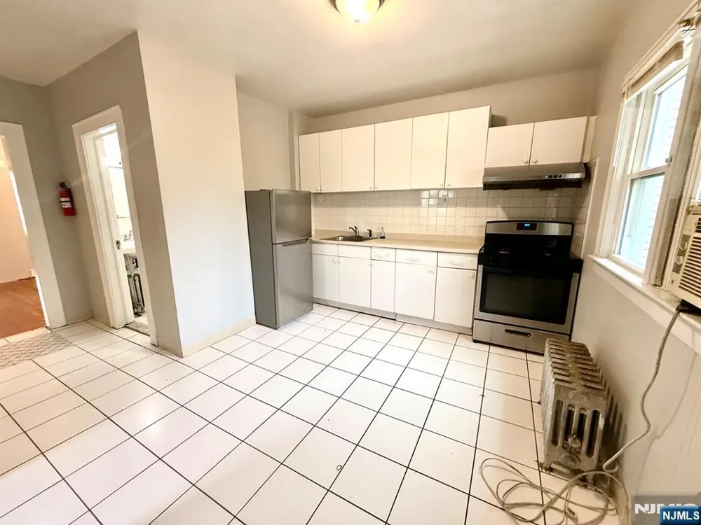 618 JERSEY Street 2 Harrison, NJ 07029