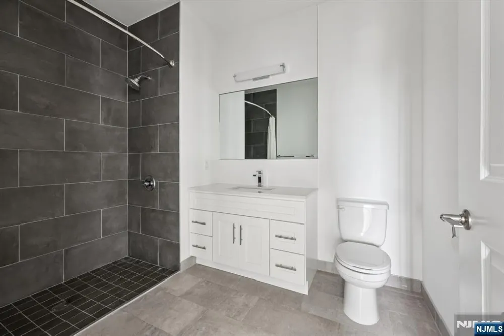 2 Executive Drive 904 Fort Lee, NJ 07024