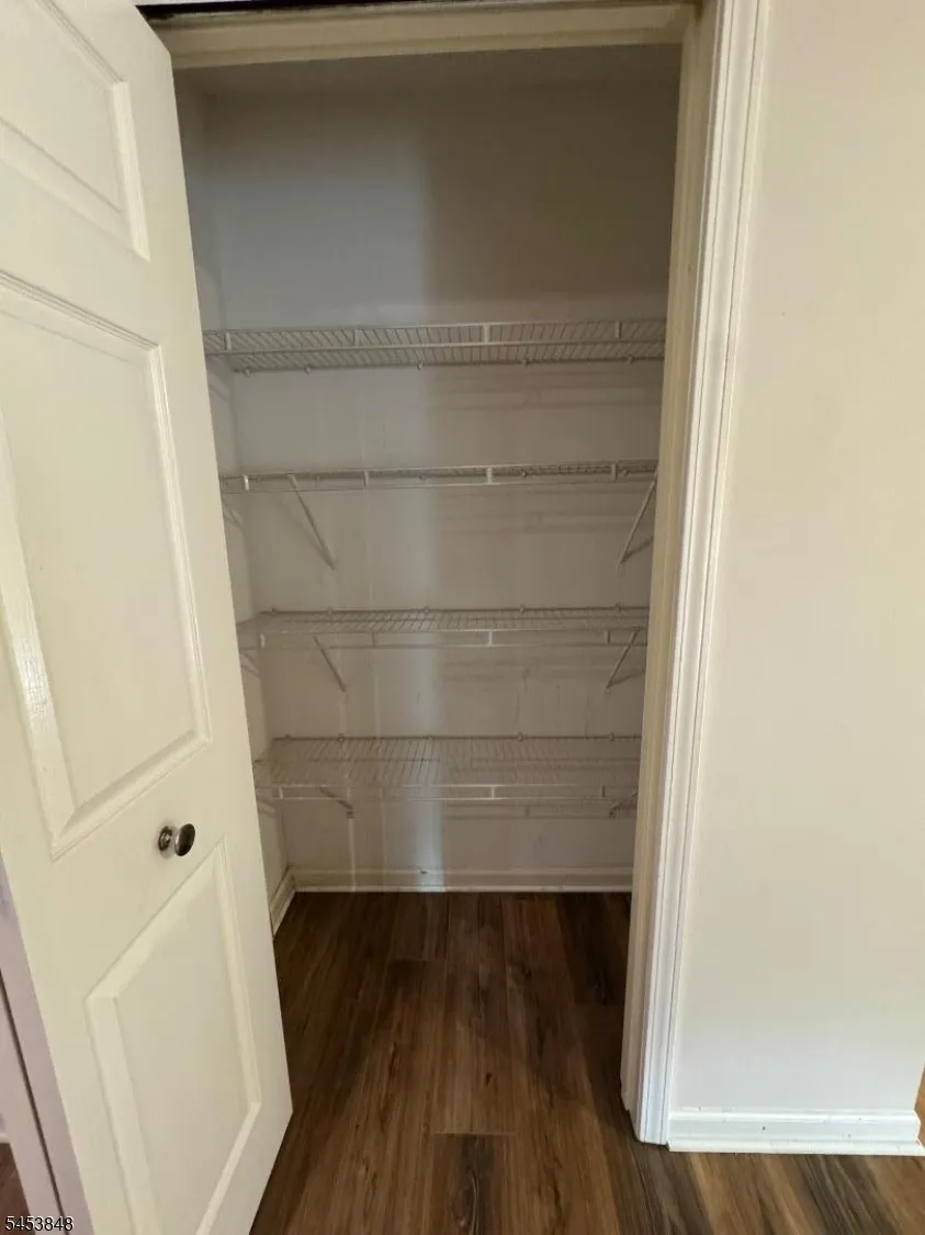 42 Burlington Ct Hamburg, NJ 07419