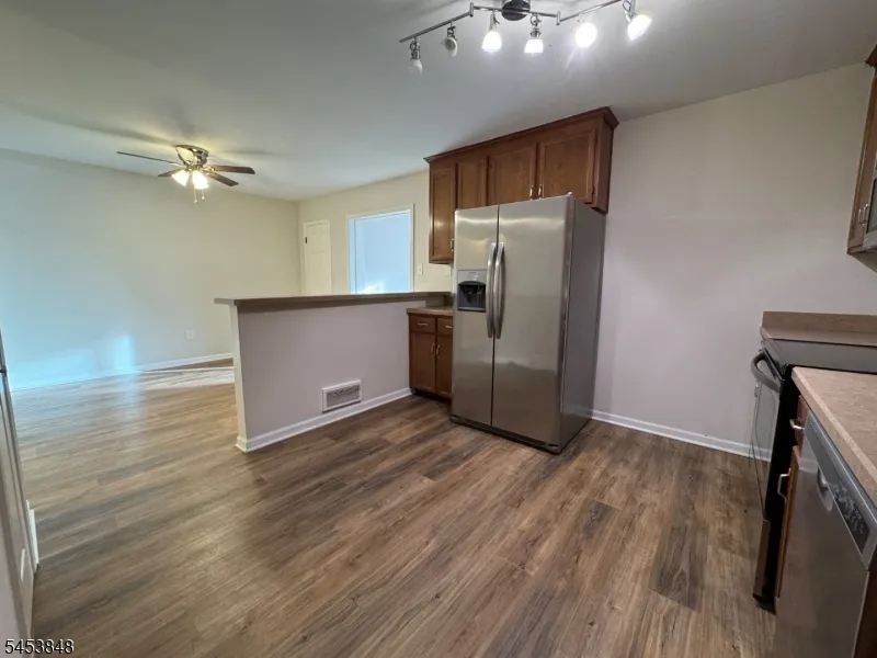 42 Burlington Ct Hamburg, NJ 07419