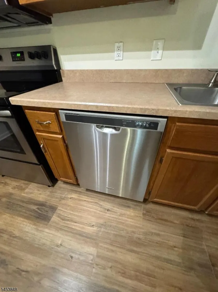 42 Burlington Ct Hamburg, NJ 07419