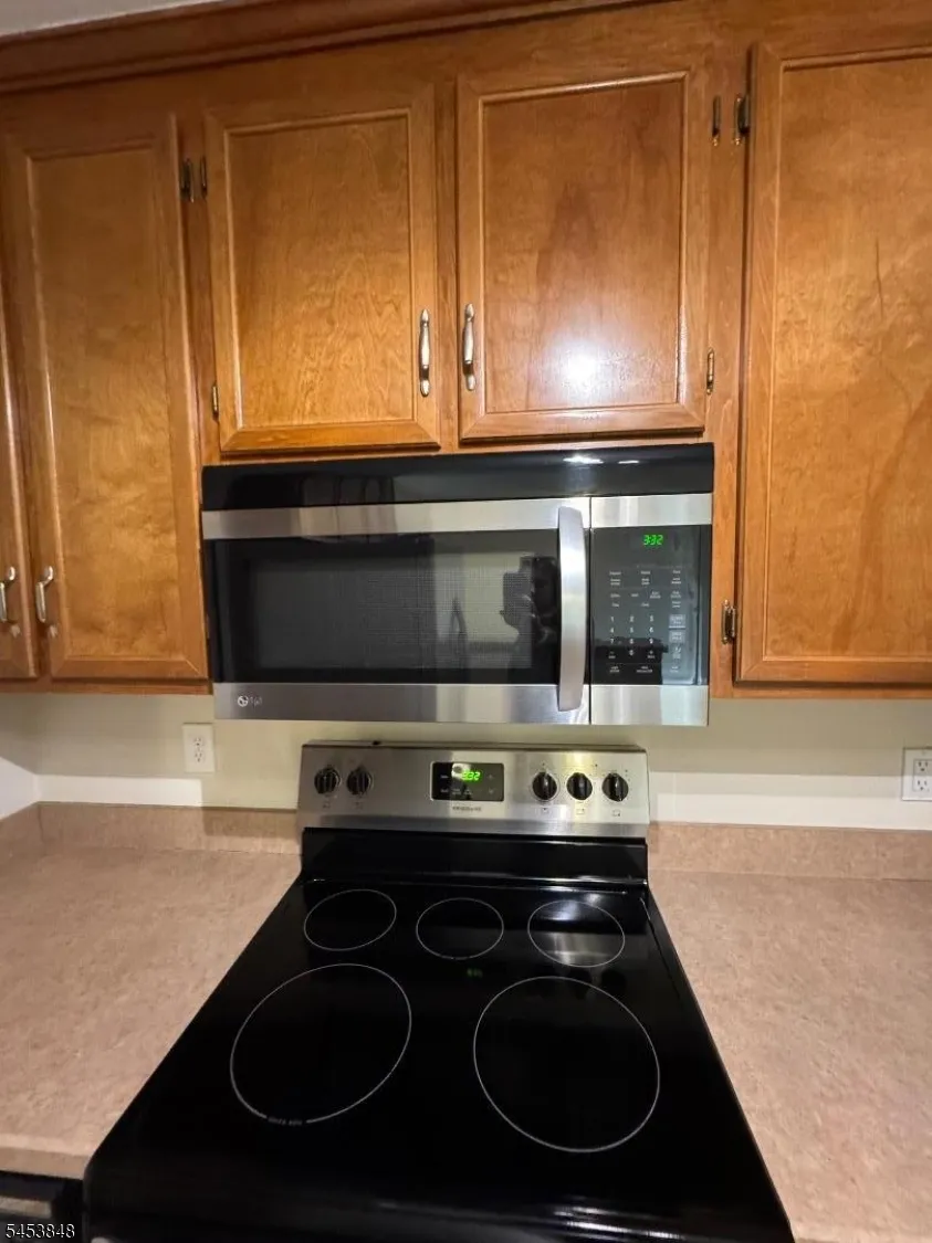 42 Burlington Ct Hamburg, NJ 07419
