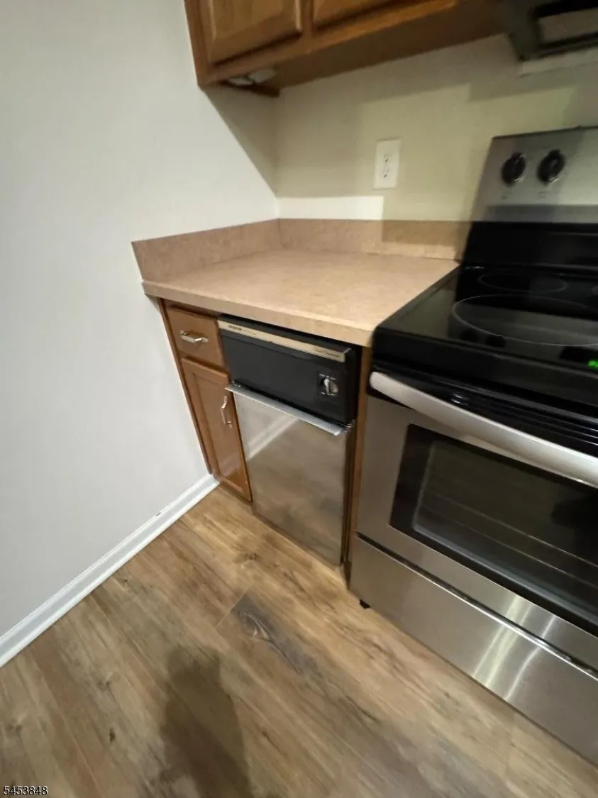 42 Burlington Ct Hamburg, NJ 07419