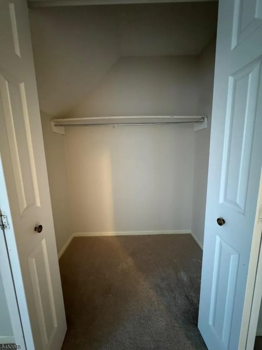 42 Burlington Ct Hamburg, NJ 07419