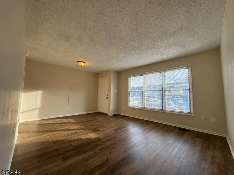 42 Burlington Ct Hamburg, NJ 07419