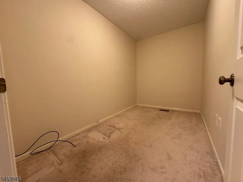 42 Burlington Ct Hamburg, NJ 07419