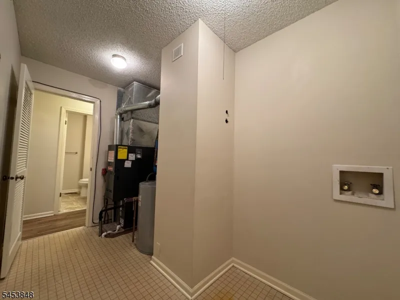 42 Burlington Ct Hamburg, NJ 07419