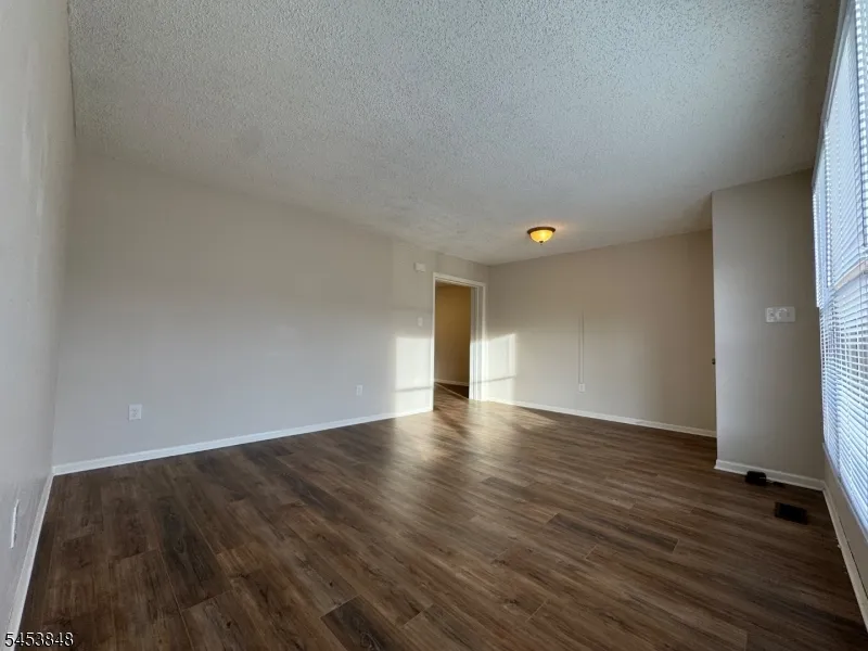 42 Burlington Ct Hamburg, NJ 07419