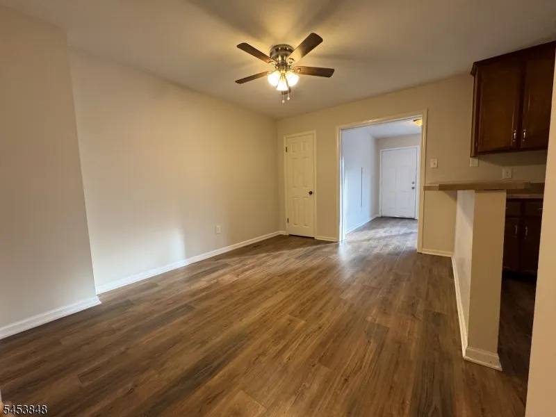 42 Burlington Ct Hamburg, NJ 07419