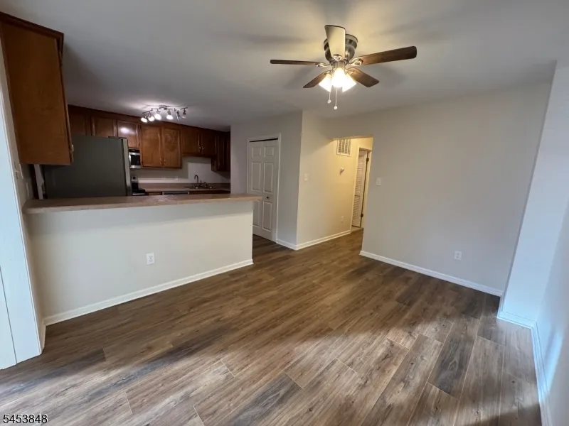42 Burlington Ct Hamburg, NJ 07419