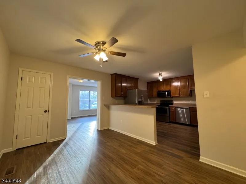 42 Burlington Ct Hamburg, NJ 07419