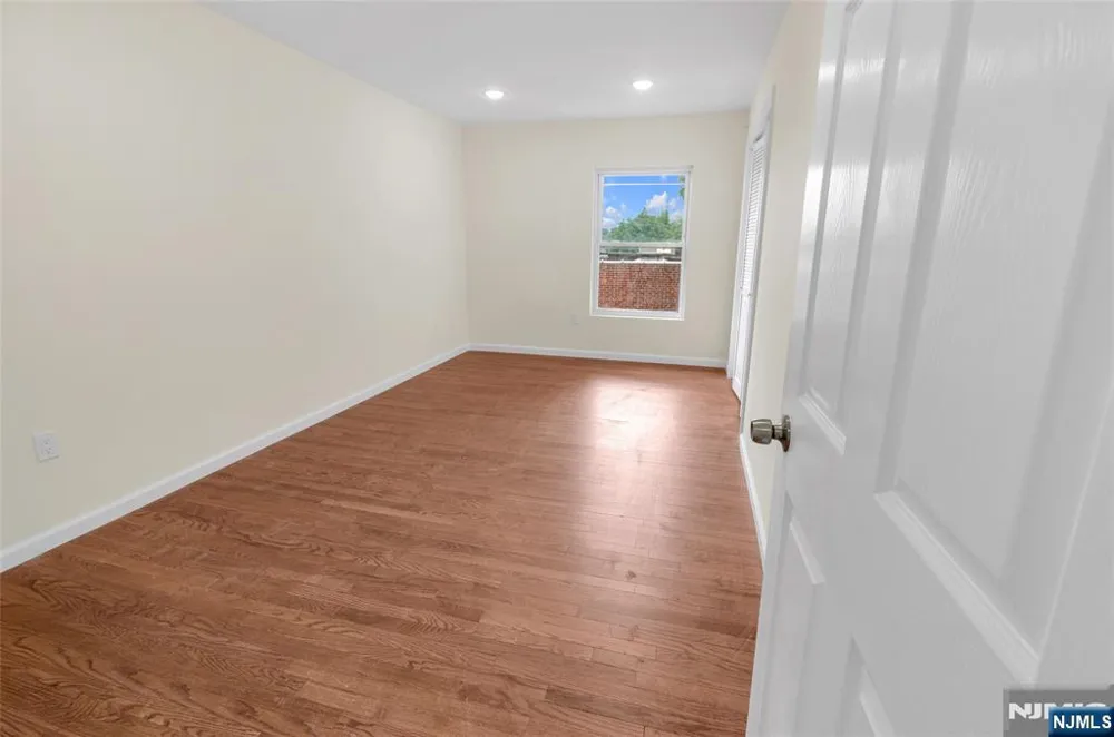 1142 Clinton Avenue 2 Irvington, NJ 07111