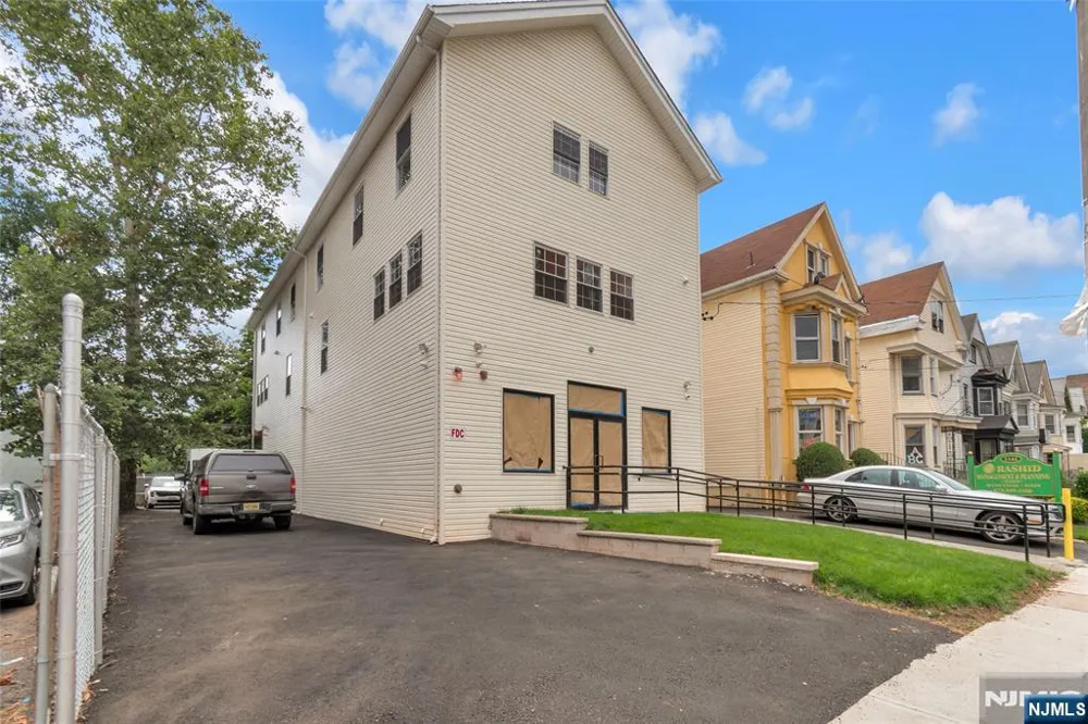 1142 Clinton Avenue 2 Irvington, NJ 07111