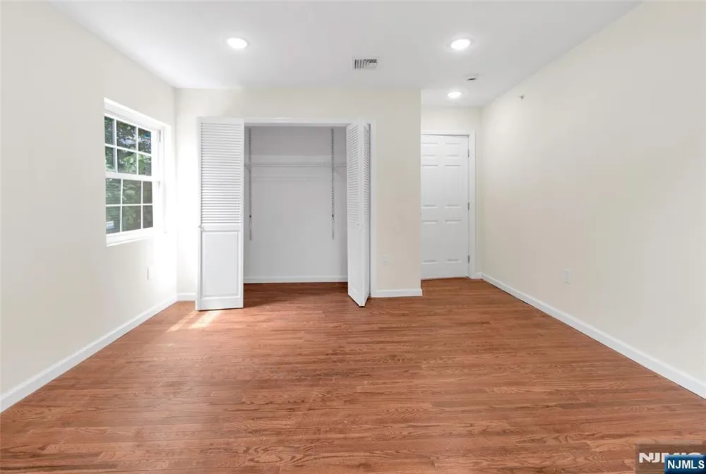 1142 Clinton Avenue 2 Irvington, NJ 07111