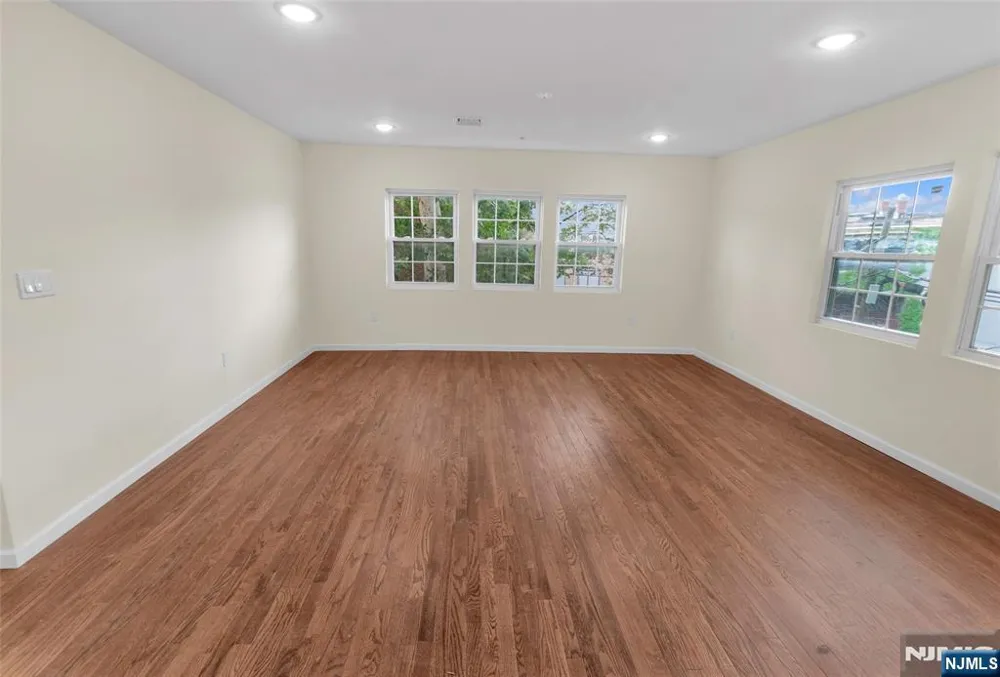 1142 Clinton Avenue 2 Irvington, NJ 07111