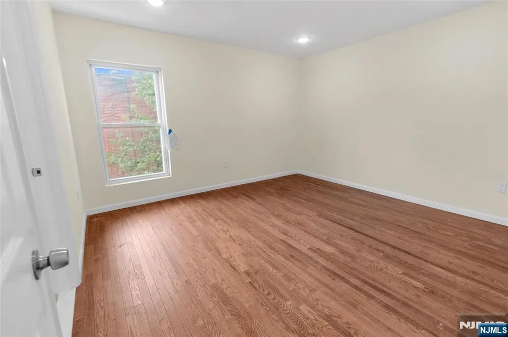1142 Clinton Avenue 2 Irvington, NJ 07111