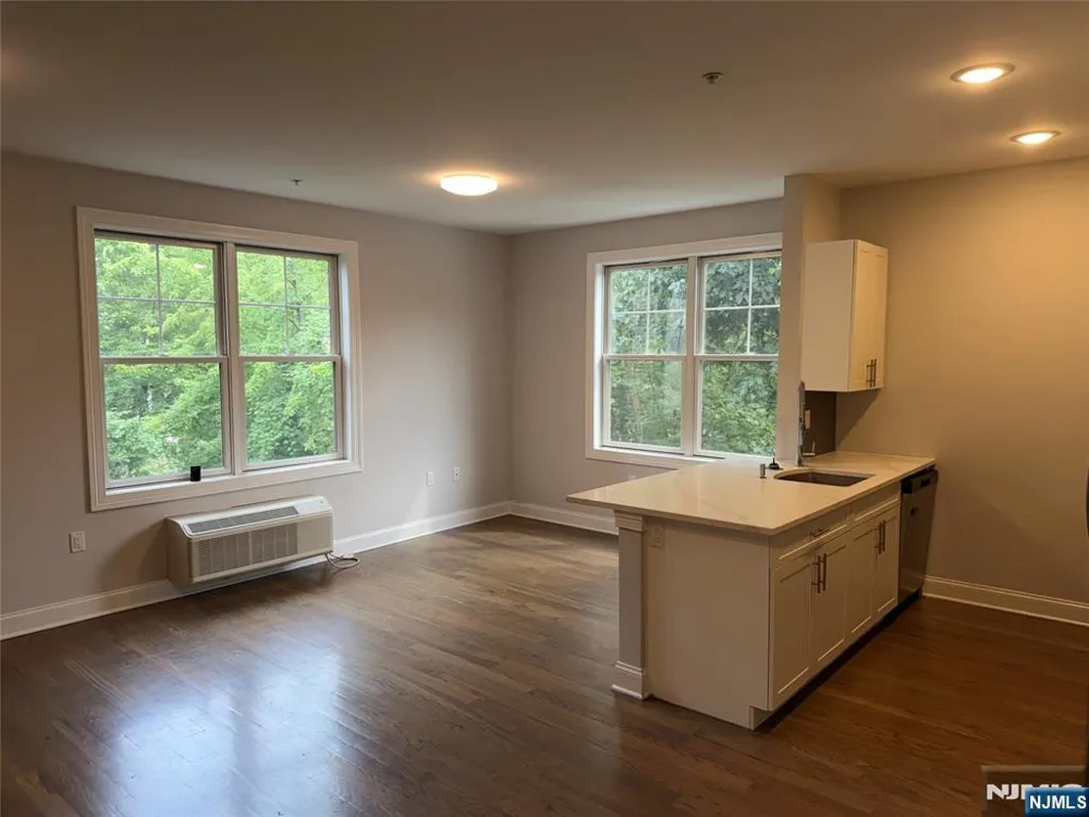 40 Park Avenue 208 Park Ridge, NJ 07656