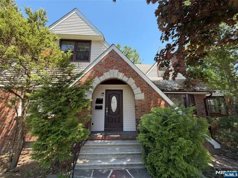 4-21 Saddle River Road 1
