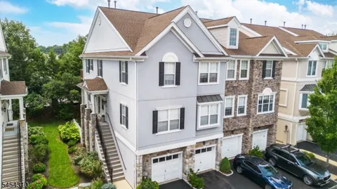 44 George Russell Way
