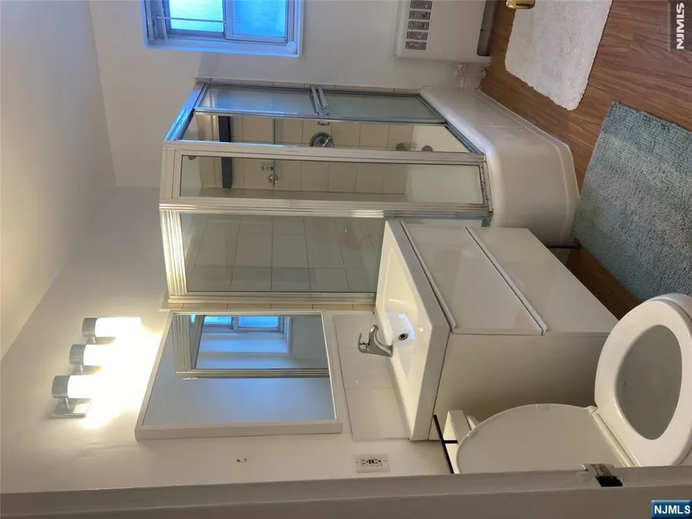 2350 Linwood Avenue 2F Fort Lee, NJ 07024