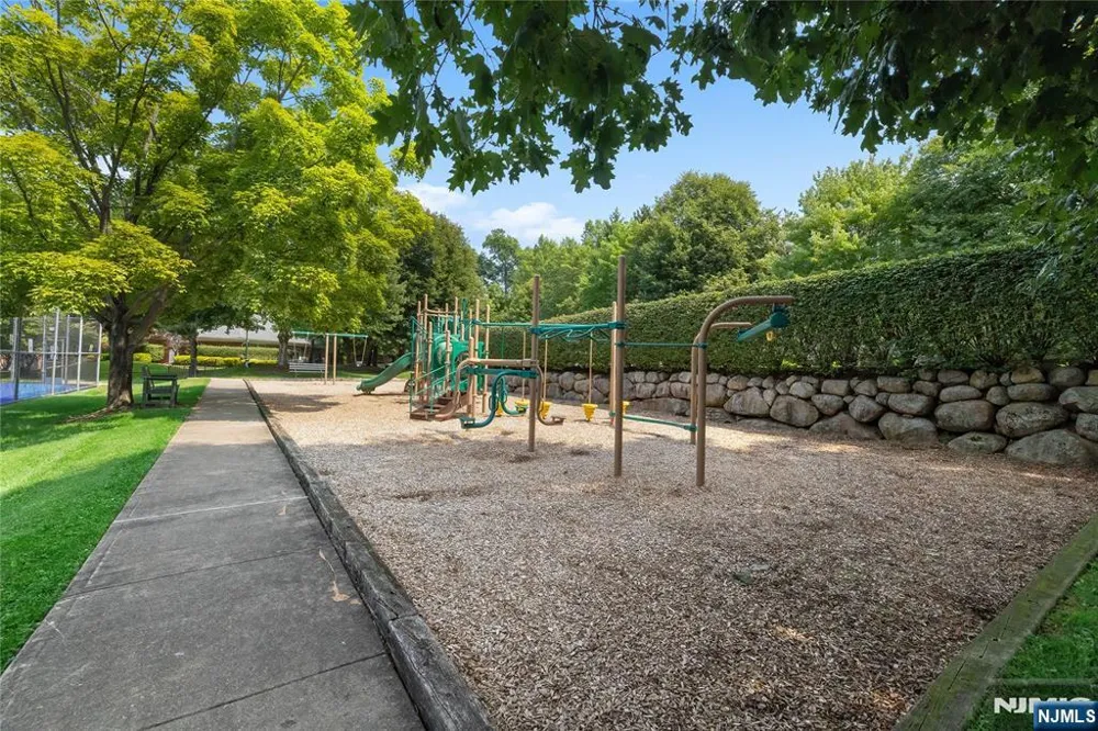 2249 Margaret Court Mahwah, NJ 07430