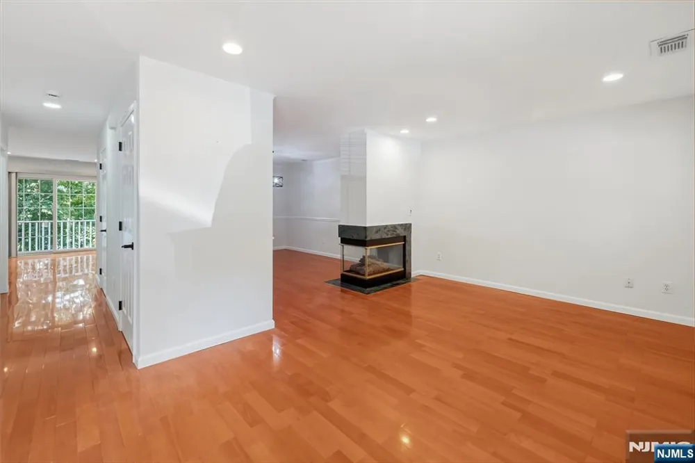 2249 Margaret Court Mahwah, NJ 07430
