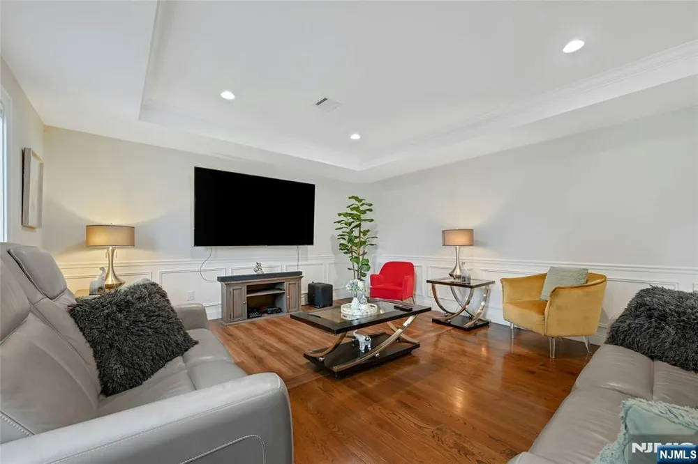 40 Scott Terrace Clifton, NJ 07013