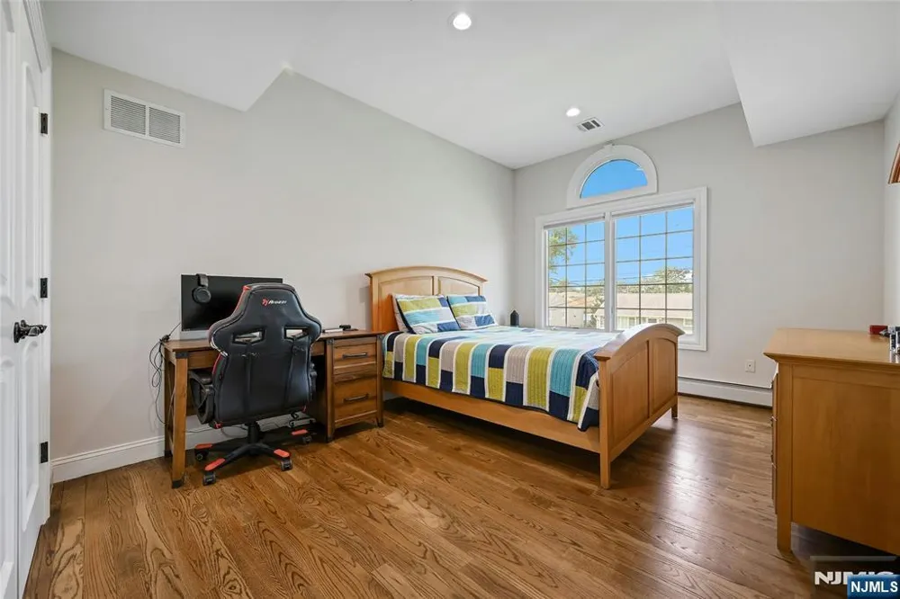 40 Scott Terrace Clifton, NJ 07013