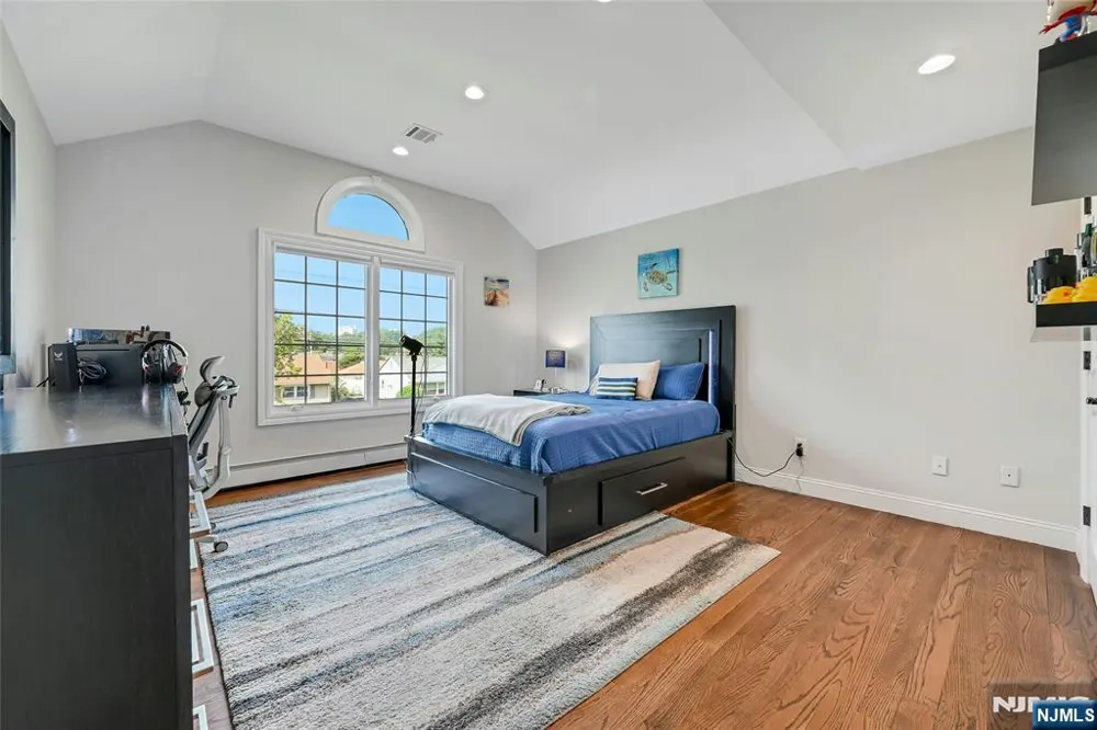 40 Scott Terrace Clifton, NJ 07013