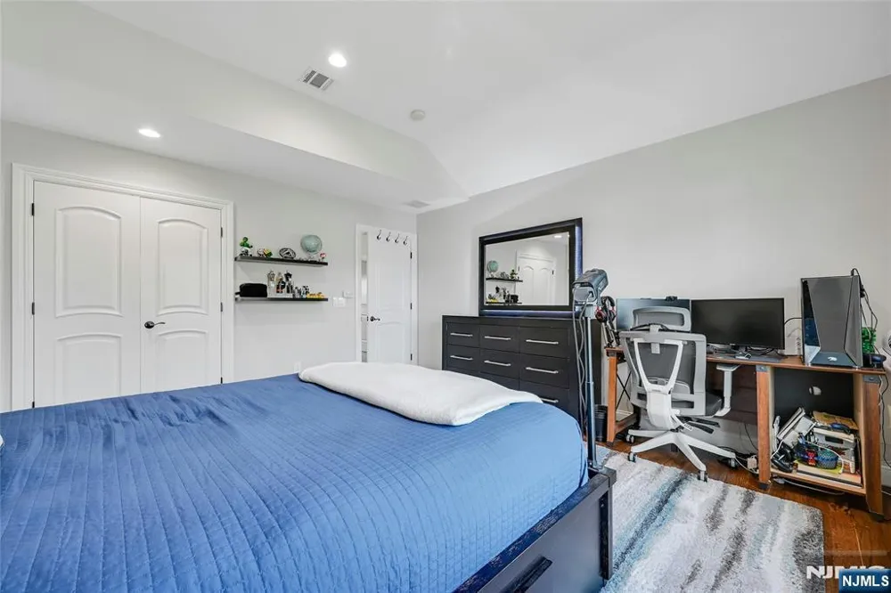 40 Scott Terrace Clifton, NJ 07013