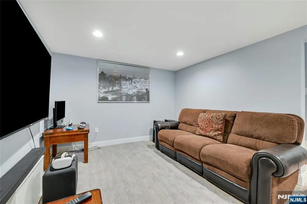 40 Scott Terrace Clifton, NJ 07013