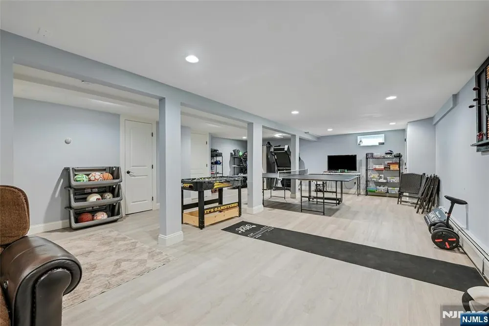 40 Scott Terrace Clifton, NJ 07013