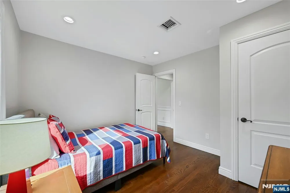 40 Scott Terrace Clifton, NJ 07013