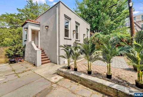 807 Garden Street 9