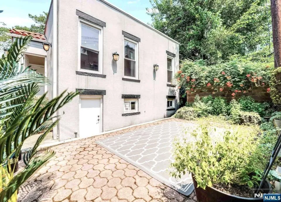 807 Garden Street 9 Hoboken, NJ 07030