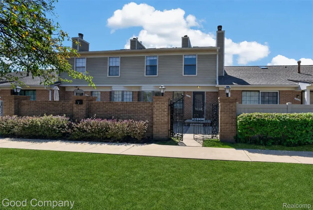 31228 Country Bluff Farmington Hills City, MI 48331