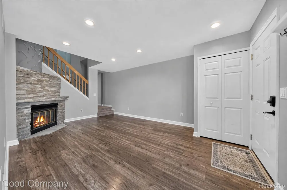 31228 Country Bluff Farmington Hills City, MI 48331