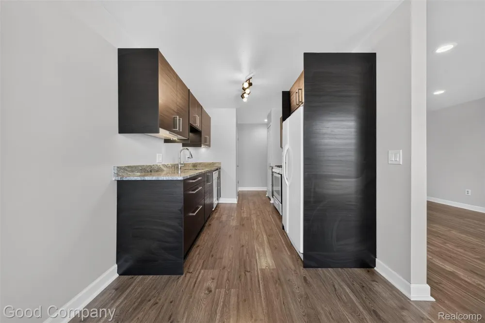 31228 Country Bluff Farmington Hills City, MI 48331