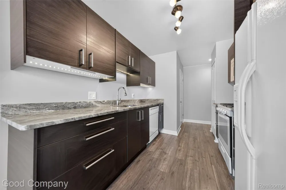 31228 Country Bluff Farmington Hills City, MI 48331