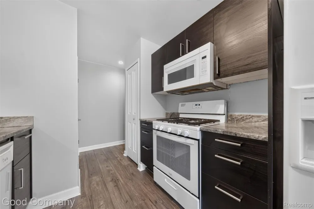 31228 Country Bluff Farmington Hills City, MI 48331