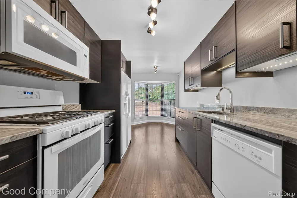 31228 Country Bluff Farmington Hills City, MI 48331