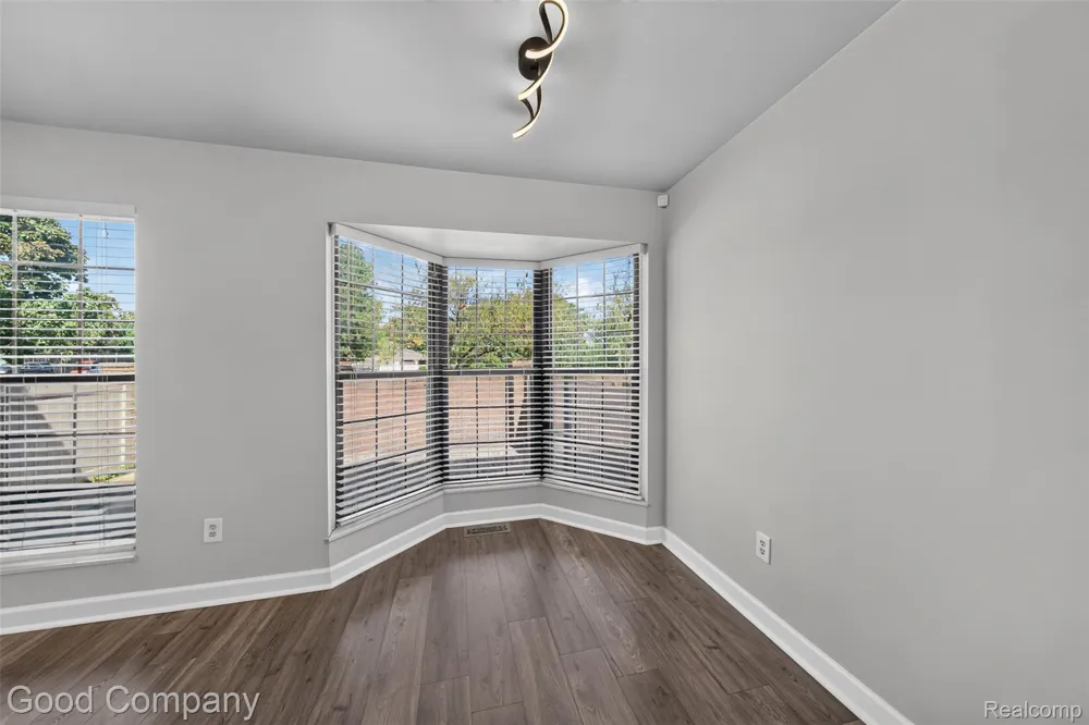 31228 Country Bluff Farmington Hills City, MI 48331