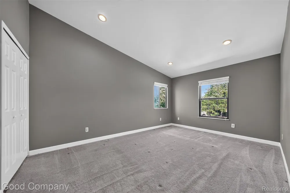 31228 Country Bluff Farmington Hills City, MI 48331