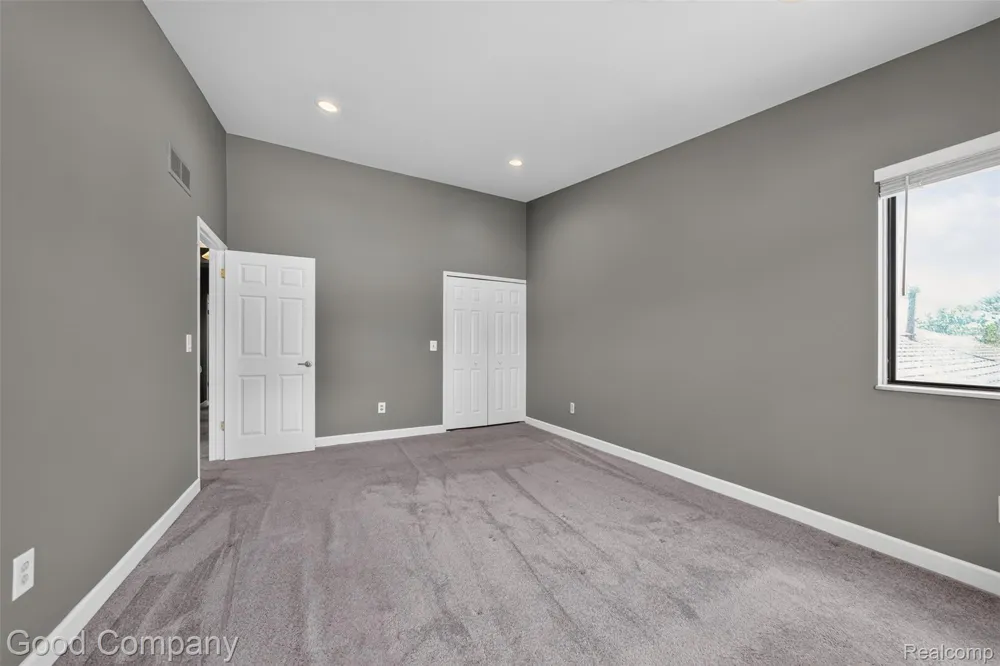 31228 Country Bluff Farmington Hills City, MI 48331