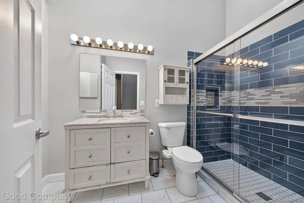 31228 Country Bluff Farmington Hills City, MI 48331