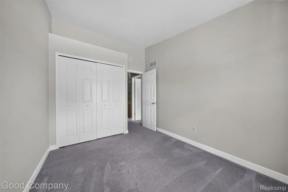 31228 Country Bluff Farmington Hills City, MI 48331
