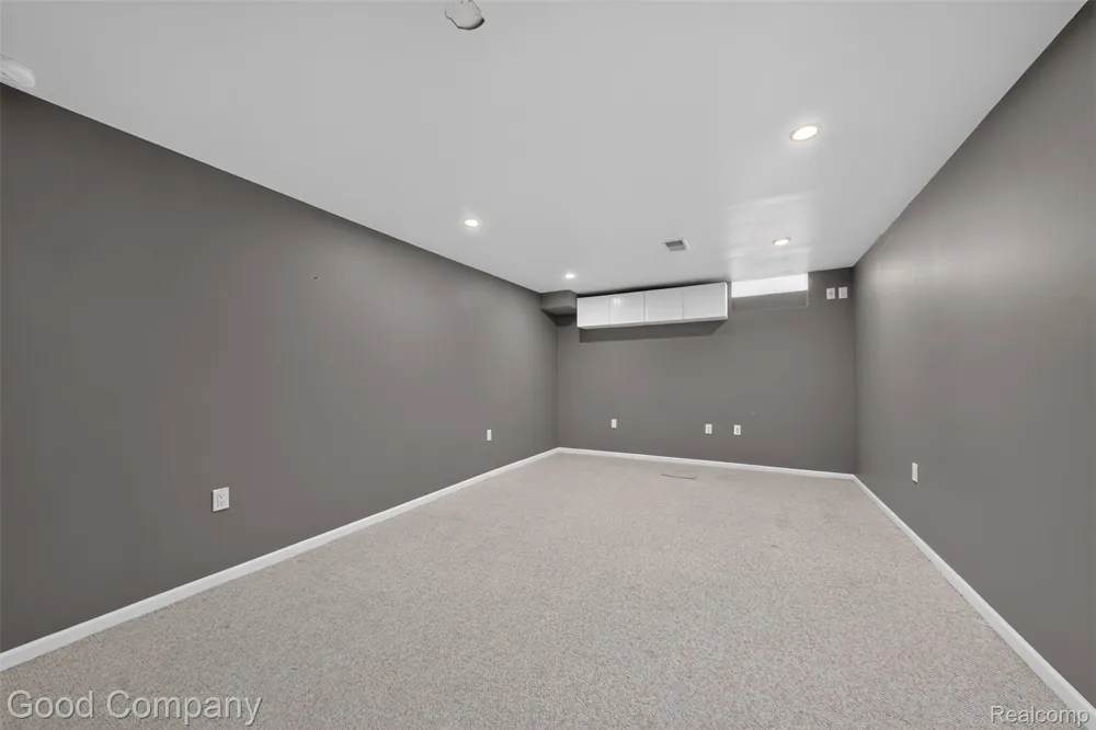 31228 Country Bluff Farmington Hills City, MI 48331
